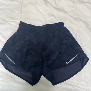 Lululemon Hotty Hot Shorts Black Camo :Size 0:4”